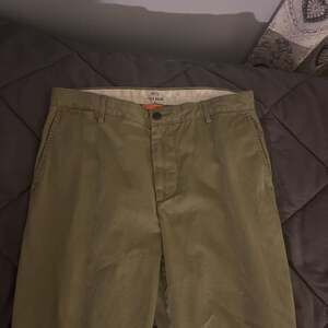 PACIFIC FIELD KHAKI Men's Khaki Chinos, Olive Green, Comfort Fit Casual Pants